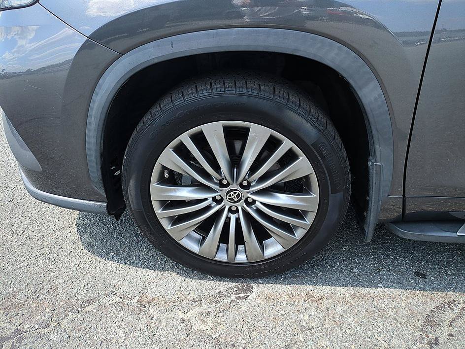 Used 2021 Magnetic Gray Metallic Toyota Platinum image 10