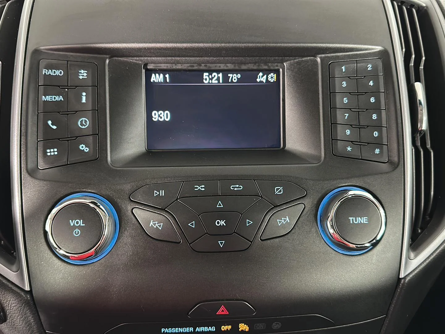 Used 2019 Ingot Silver Ford SE image 28