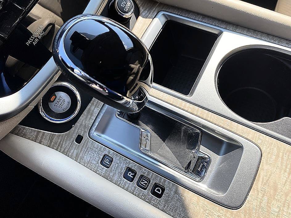 Used 2019 Pearl White Tricoat Nissan SL image 17