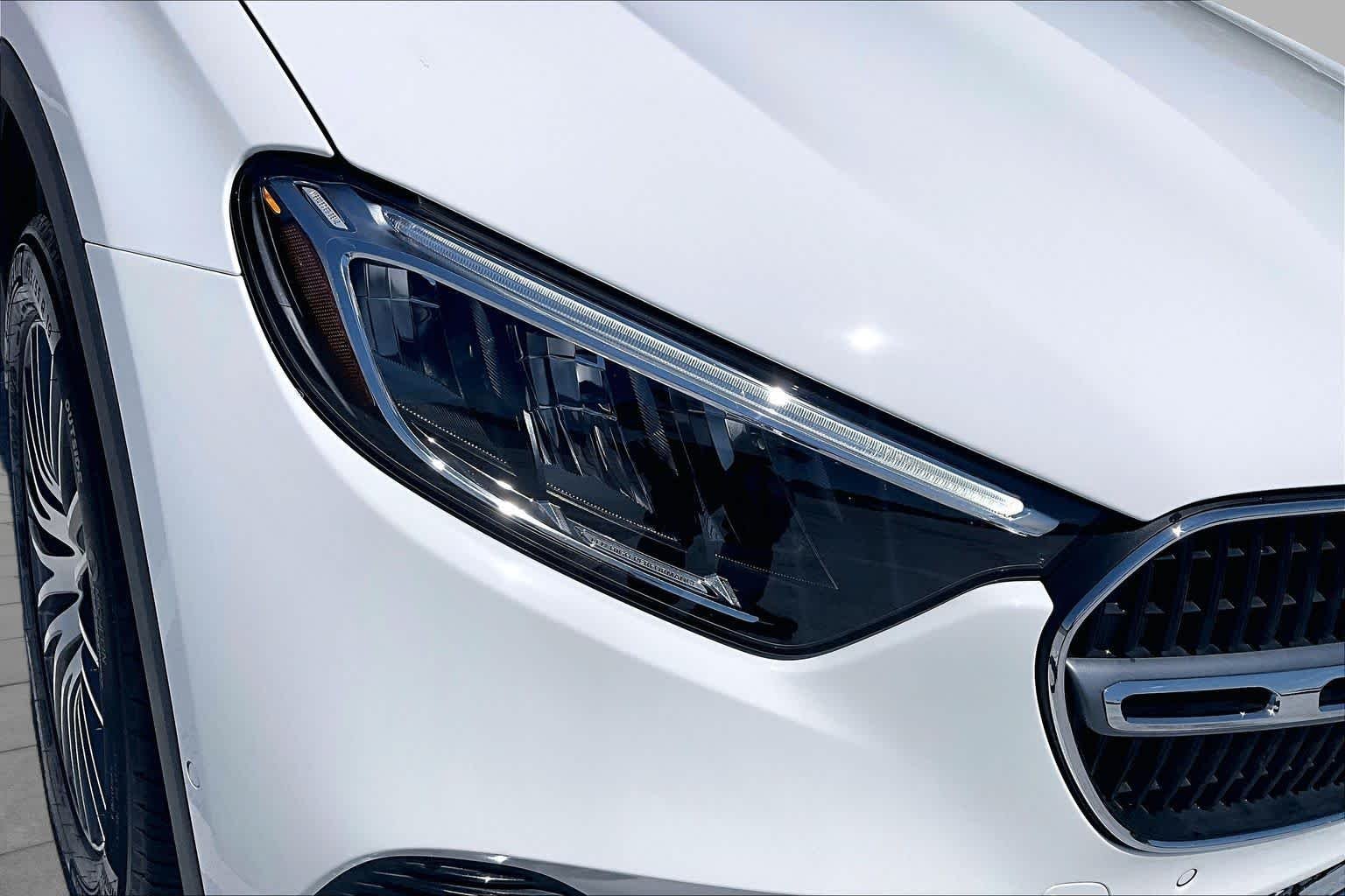 Used 2026 Polar White Mercedes-Benz GLC 300 image 27