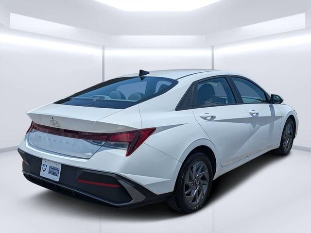 Used 2024 White Hyundai SEL image 3