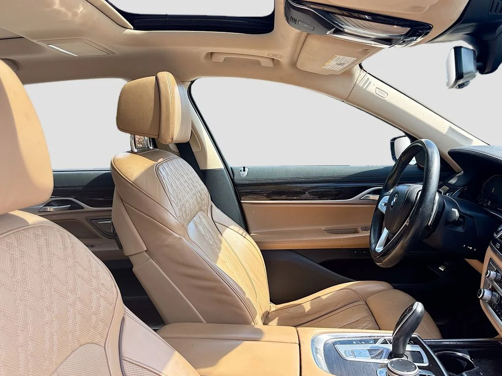 Used 2022 White BMW 740i image 19