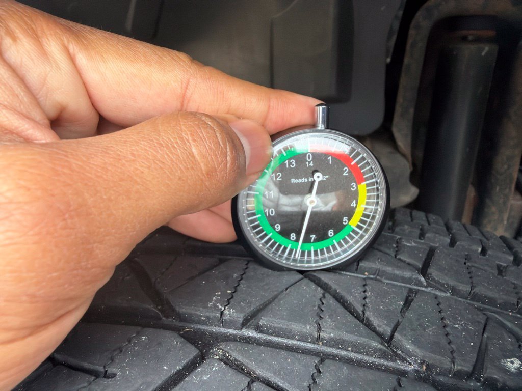 Used 2008 Black Jeep X image 10