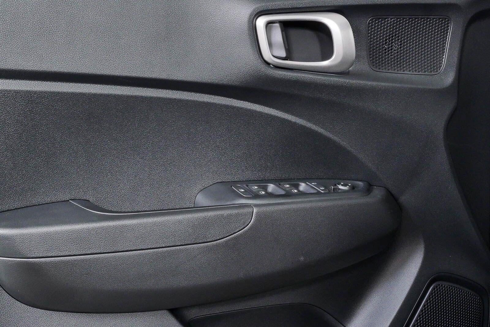 New 2026 Onyx Black Hyundai SE image 6
