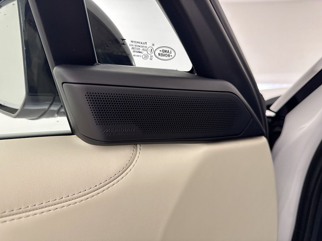 New 2026 Fuji White Land Rover SE image 19