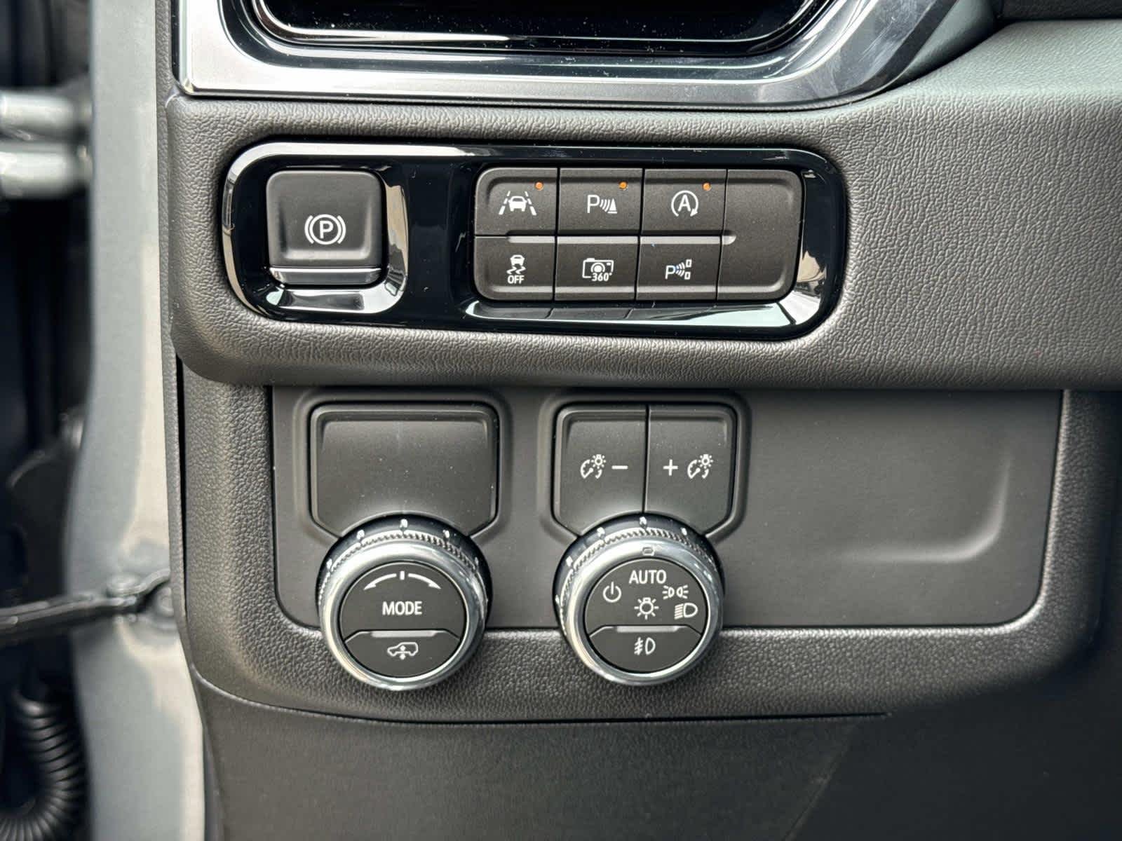 2026 GMC Yukon XL Denali - Photo 14