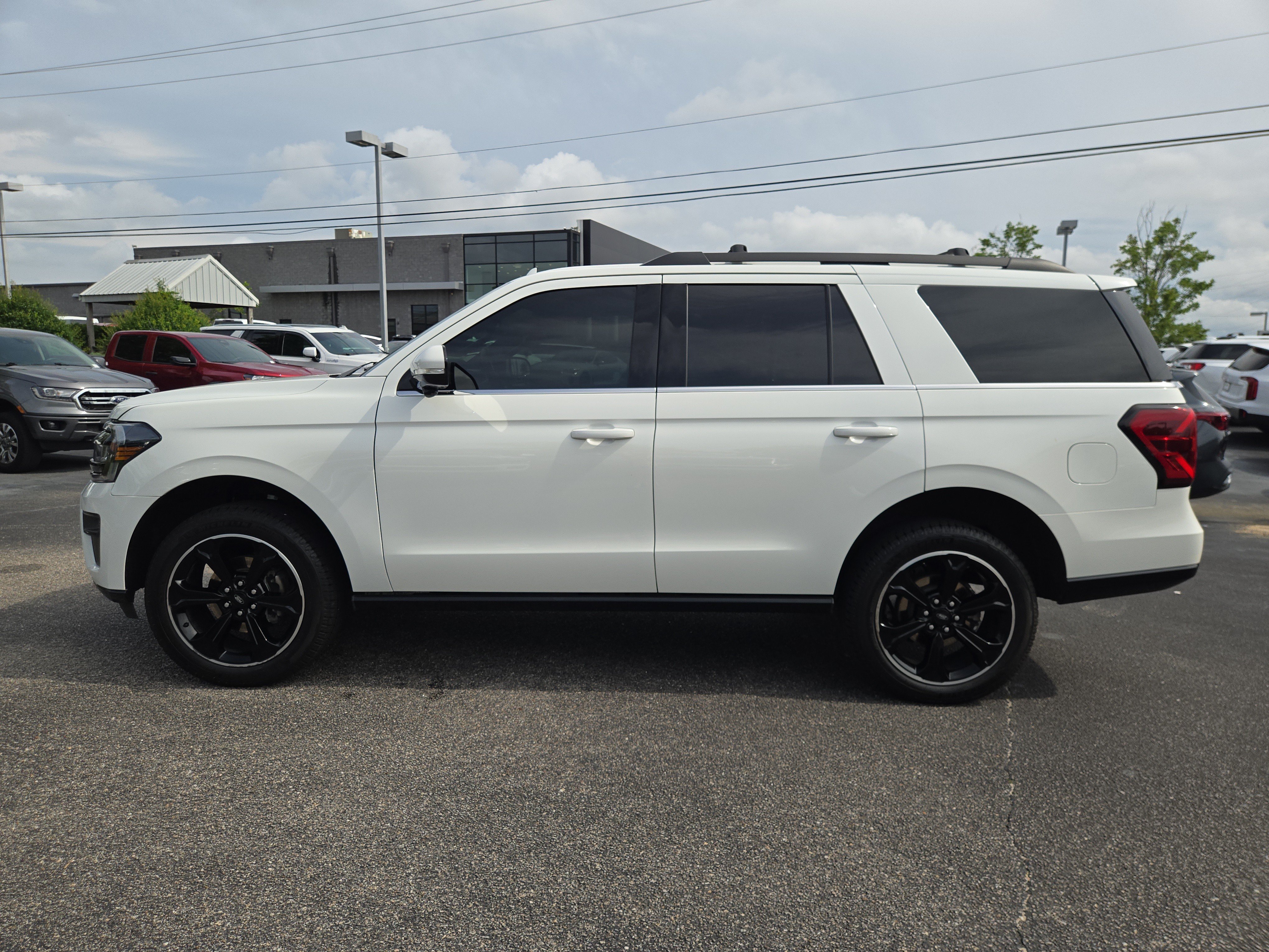 Used 2023 White Ford Limited image 10