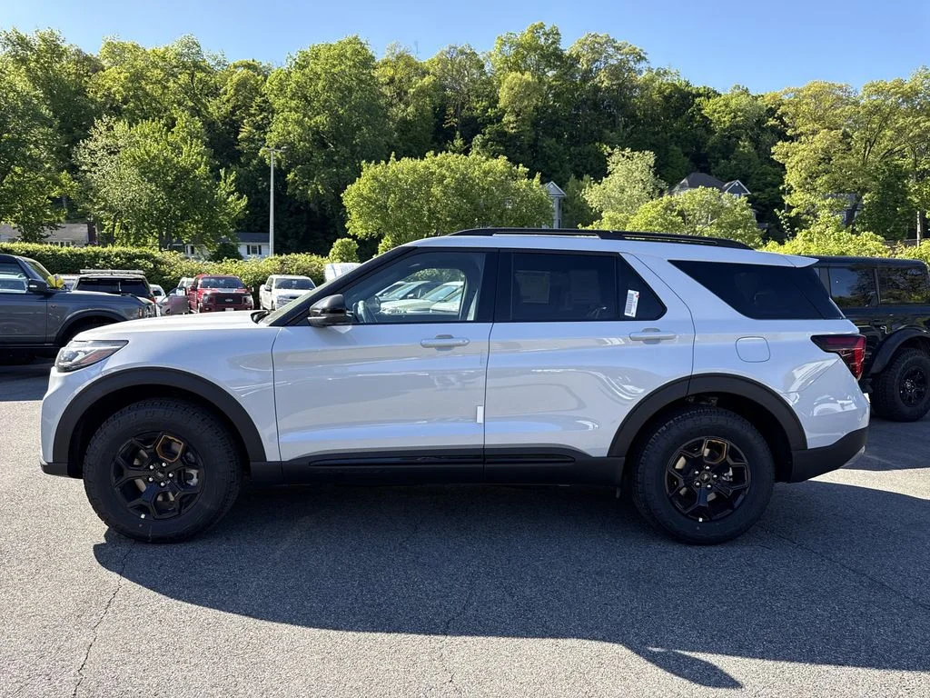 New 2026 White Ford Tremor image 5