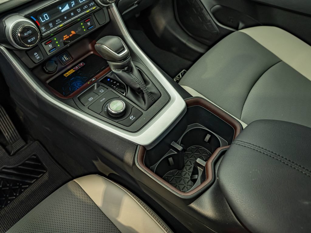 Used 2025 Pearl Toyota Limited image 29