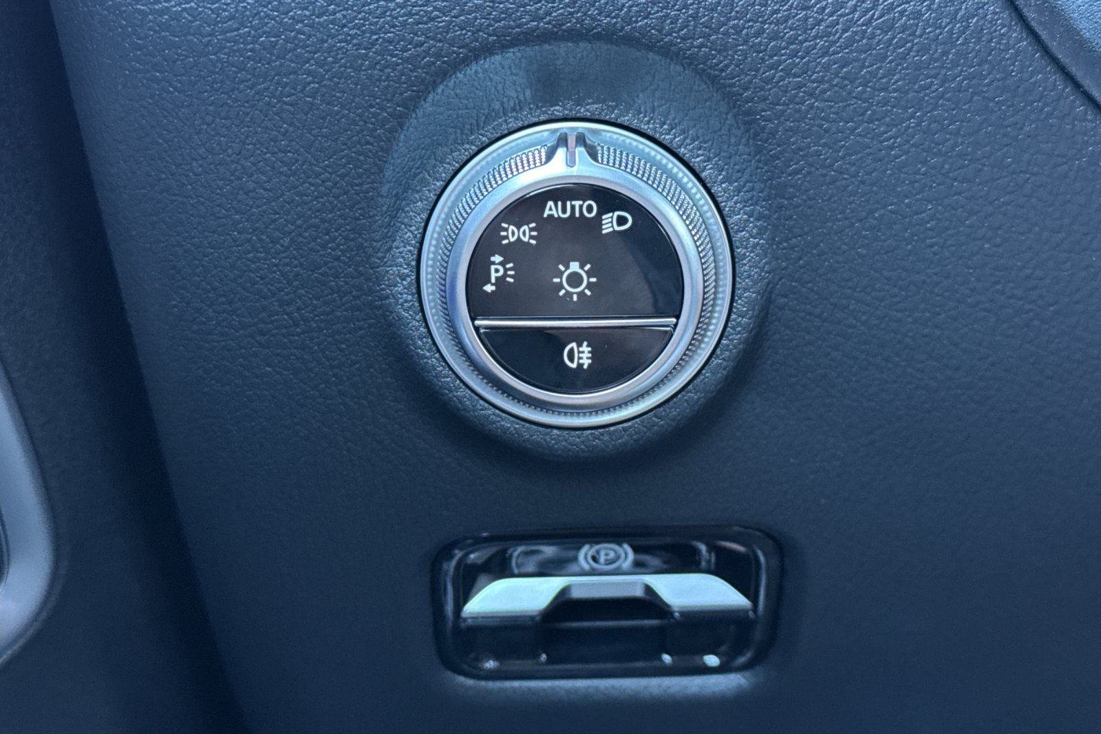 New 2026 MANUFAKTUR Alpine Grey Mercedes-Benz C 300 image 31