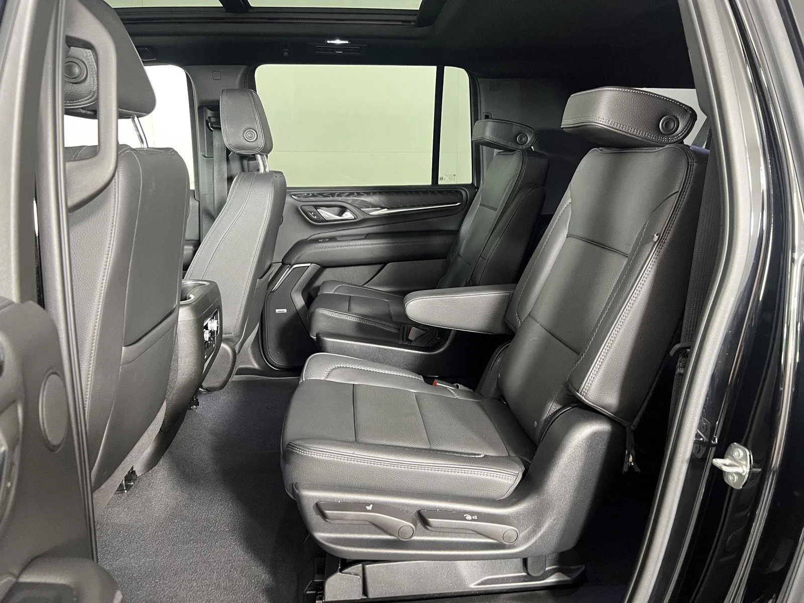 Used 2023 Onyx Black GMC Denali image 23