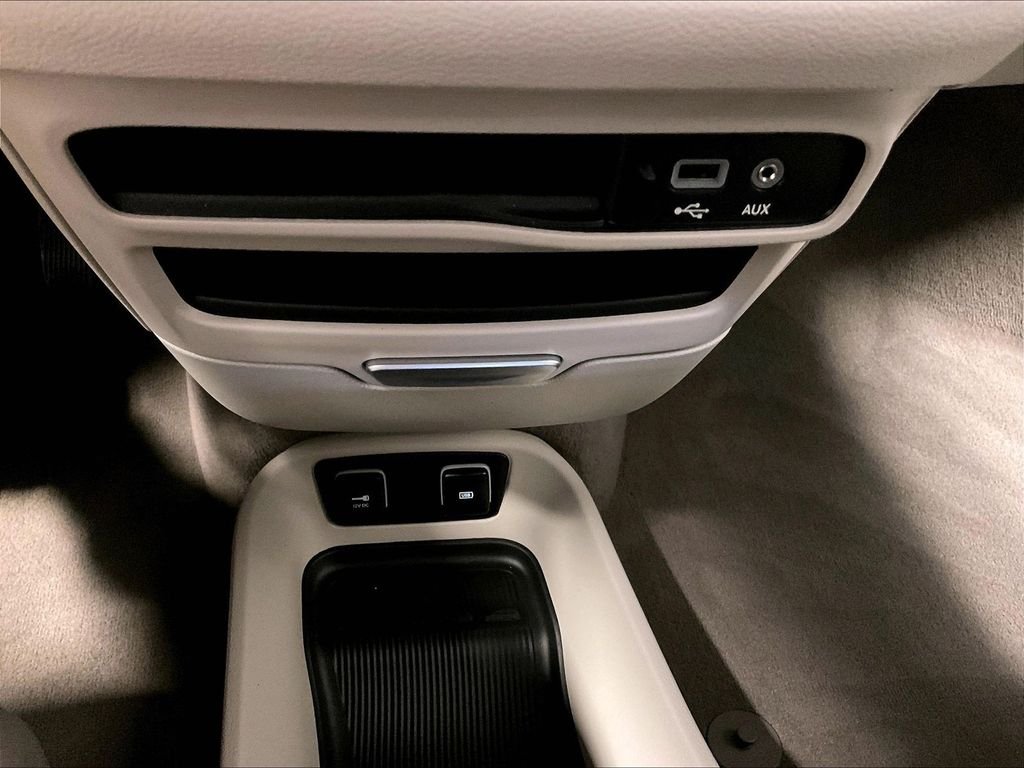 Used 2017 Black Chrysler Touring L image 27