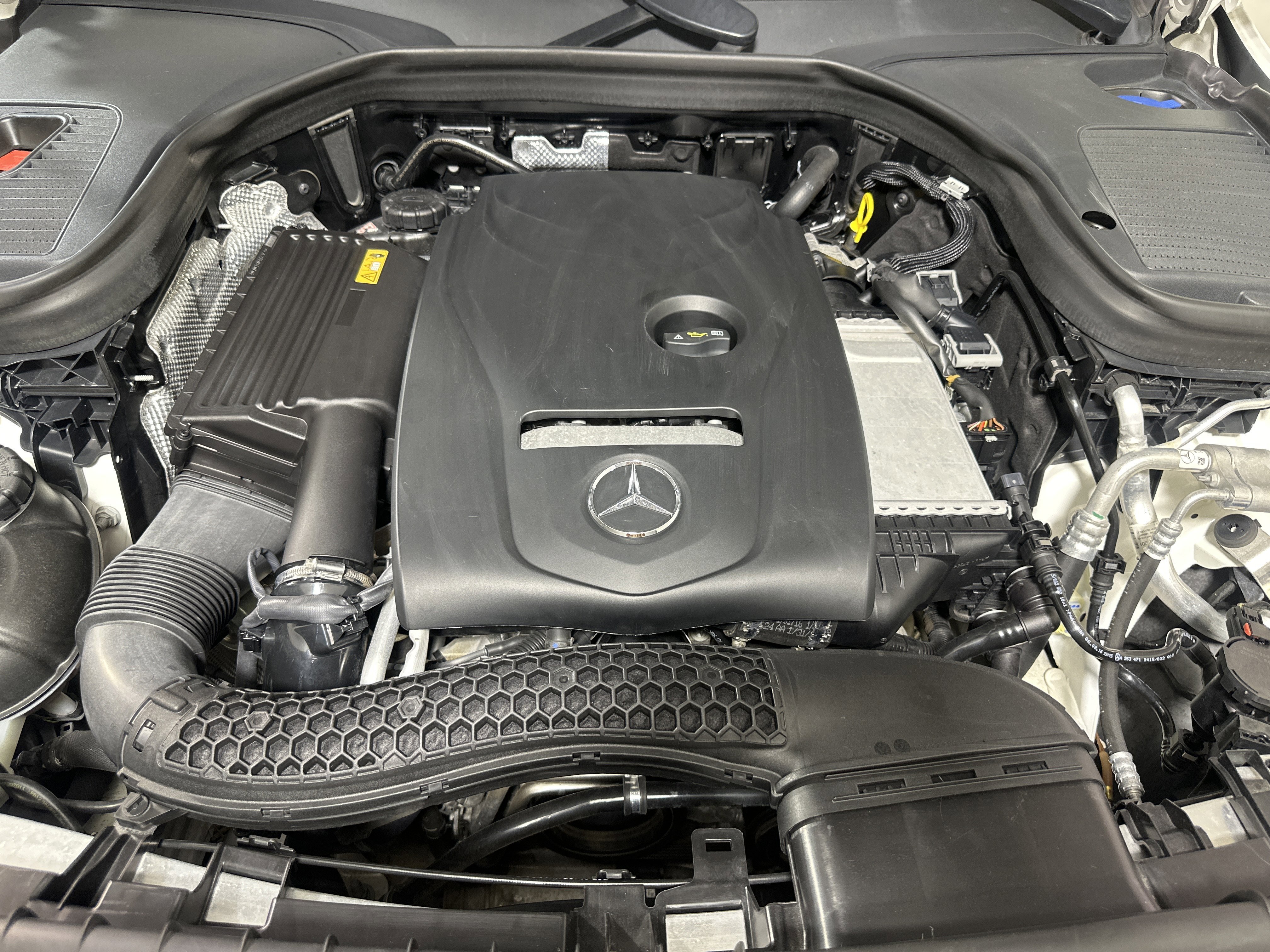 Used 2017 Polar White Mercedes-Benz GLC 300 image 24