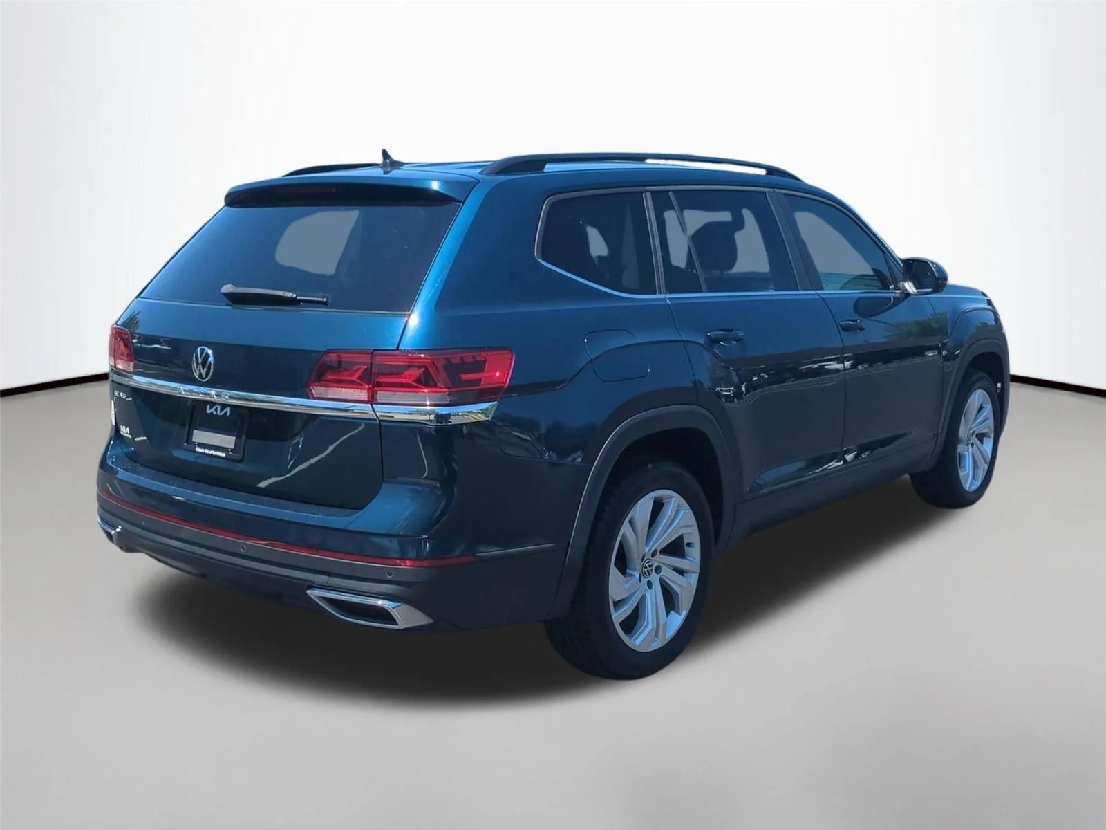 Used 2021 Tourmaline Blue Metallic Volkswagen 3.6L V6 SE w/Technology image 6