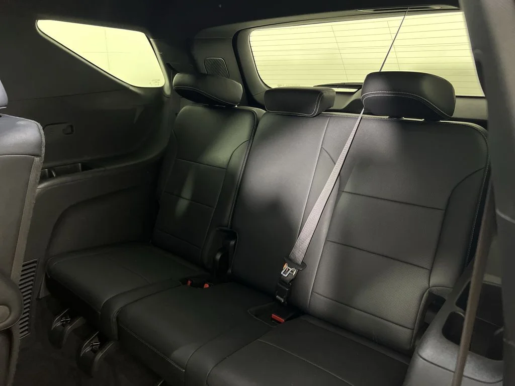 Used 2025 White Chevrolet LT image 25