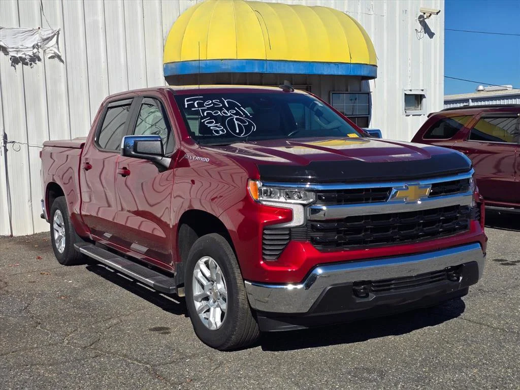 Used 2023 Red Chevrolet LT image 9