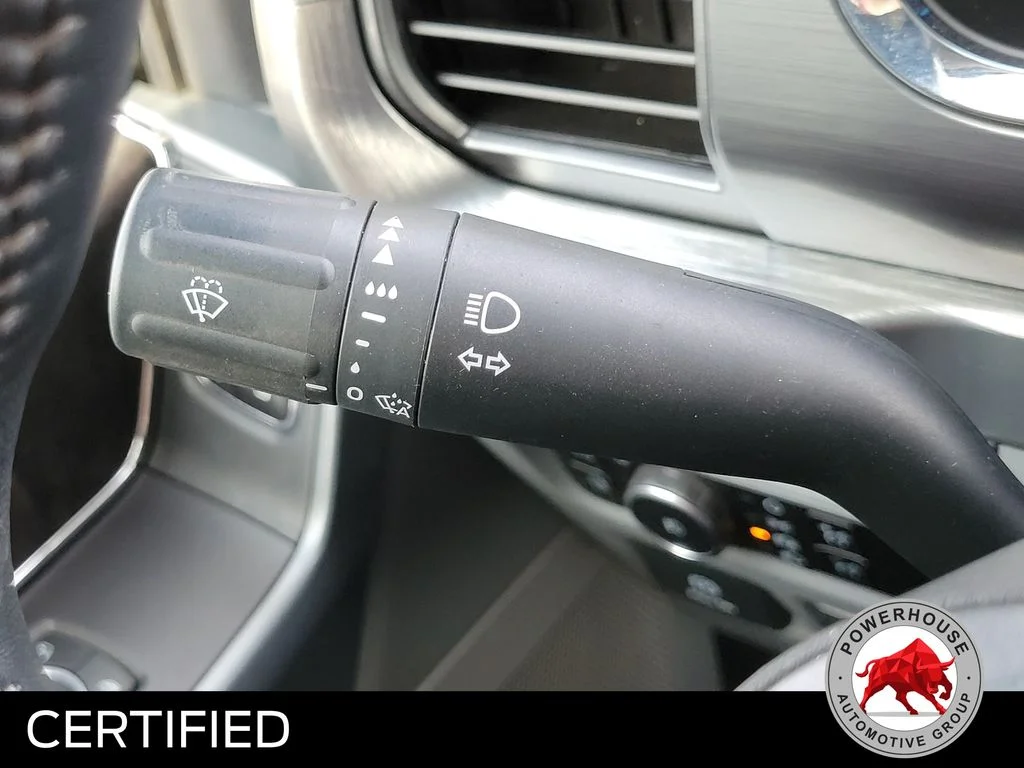 Used 2023 Silver Ford Lariat image 30