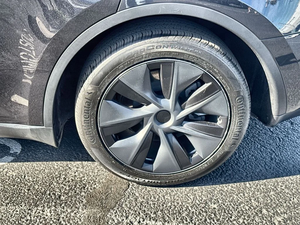Used 2024  Tesla  image 33