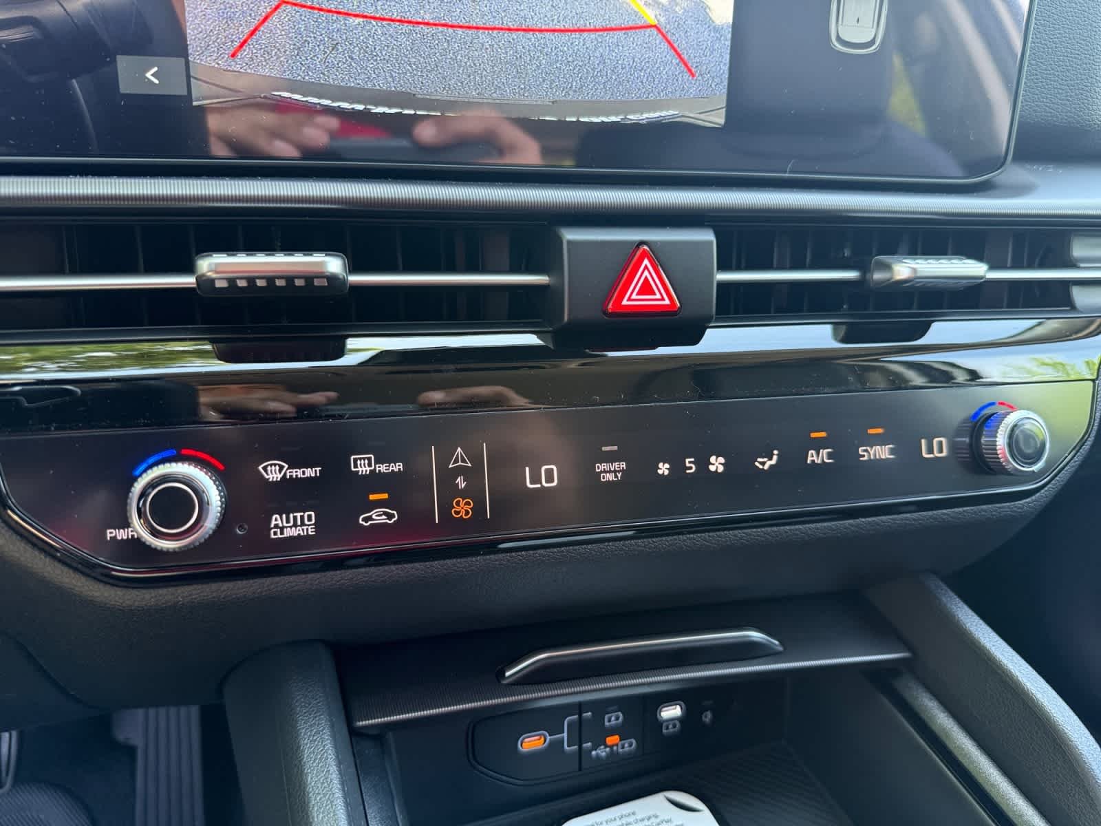 New 2026 Snow White Pearl Kia EX image 17