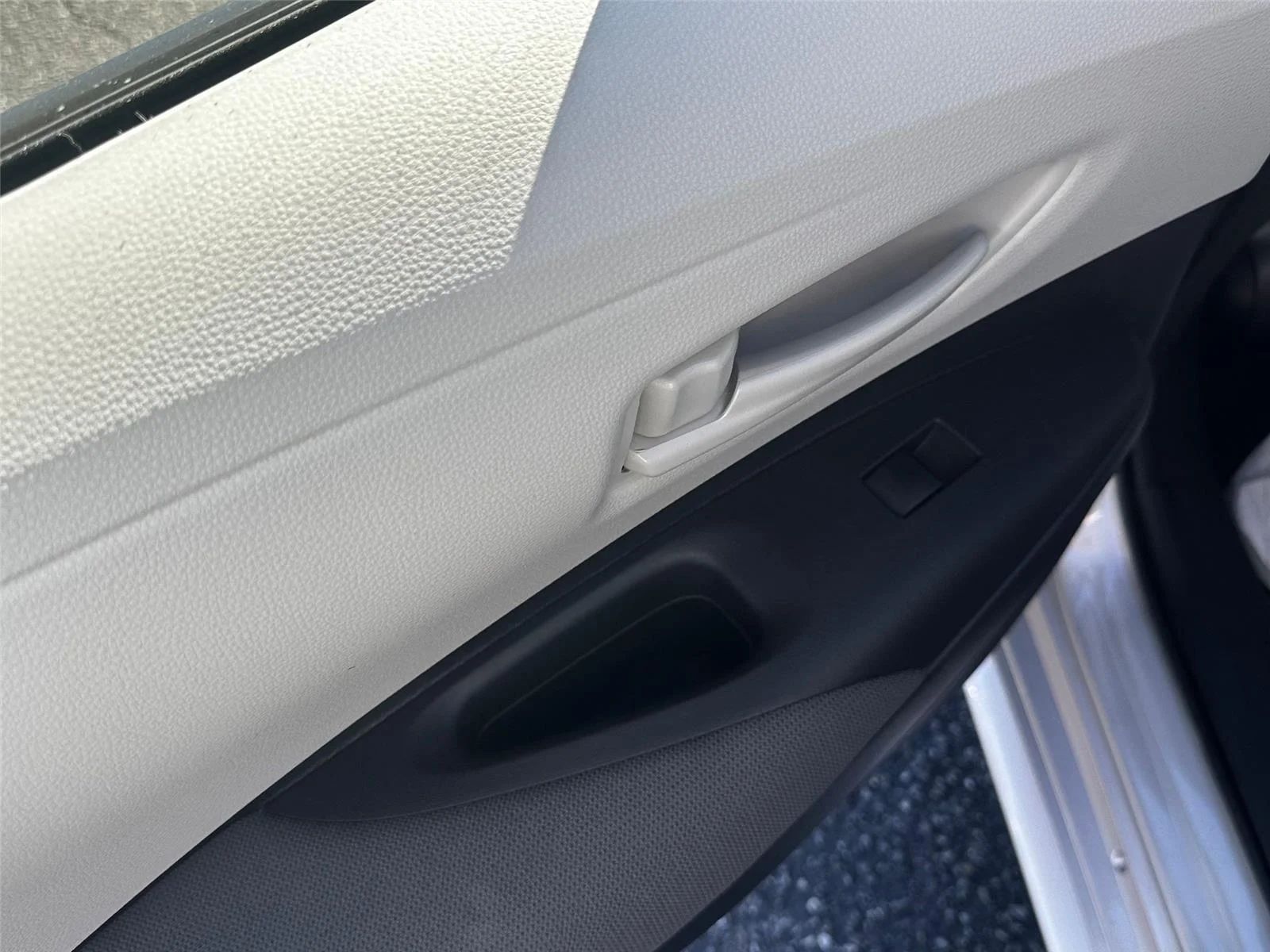 2025 Toyota Corolla LE - Photo 24