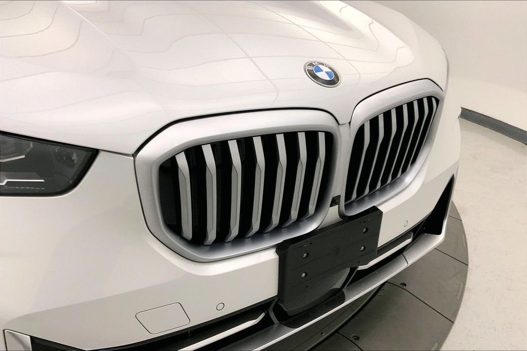 Used 2026 Mineral White Metallic BMW  image 29