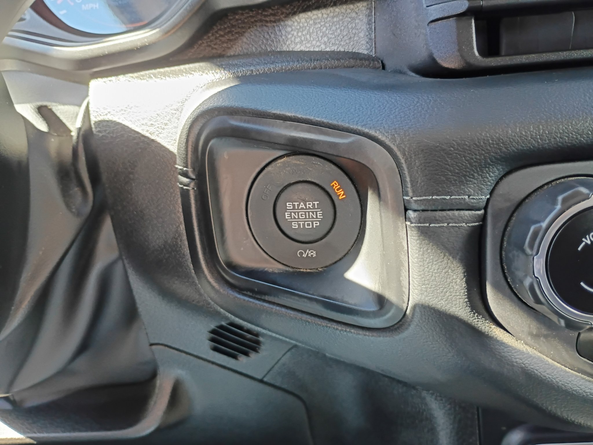 Used 2024 Bright White Clearcoat Jeep Rubicon X image 27