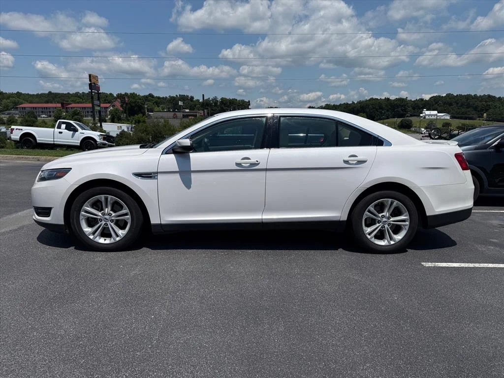 2016 Ford Taurus SEL FWD's photo