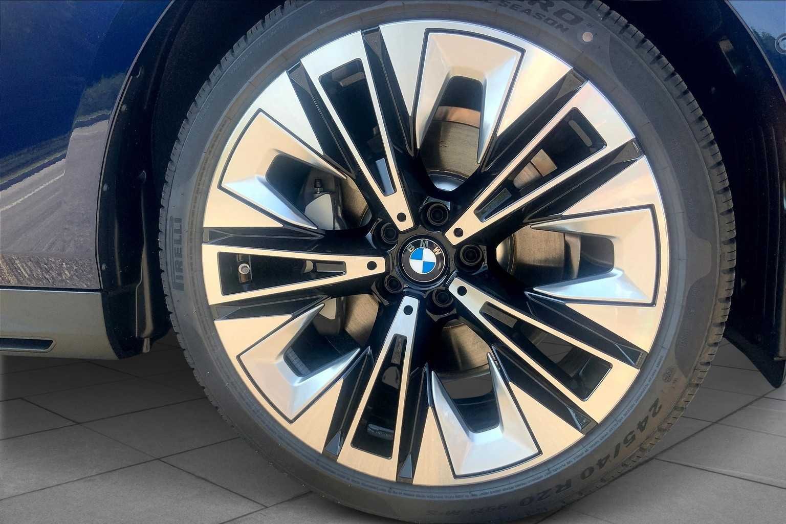 2026 BMW 5 Series 530i - Photo 11