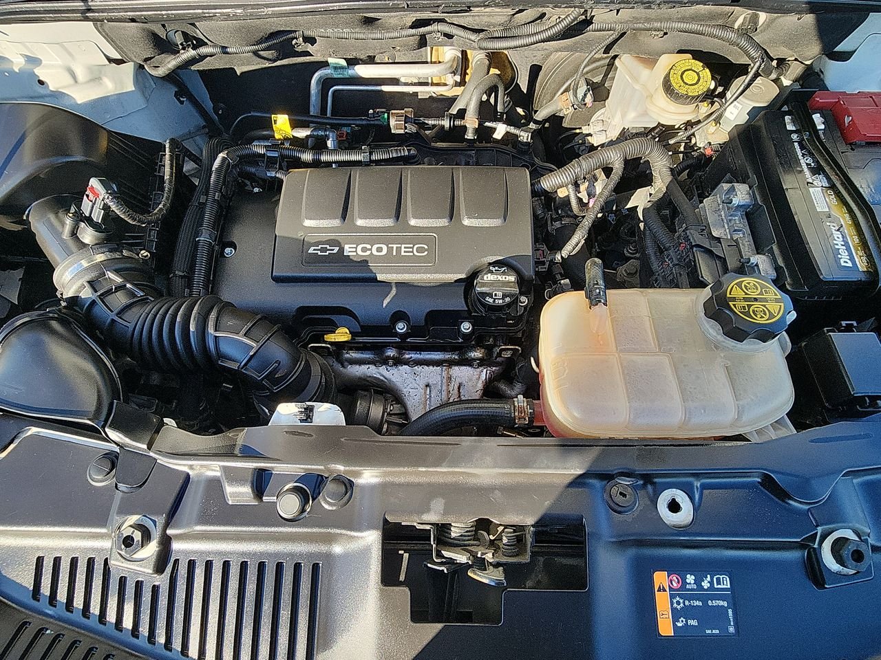 Used 2018 SUMMIT WHITE Chevrolet LT image 24