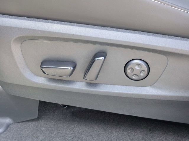 New 2027 2T RAD WHT INFINITI Sport AWD image 21
