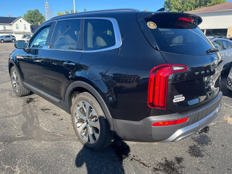 Used 2020 Black Kia S image 7