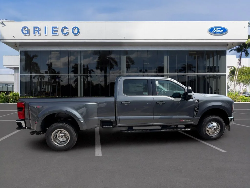New 2027 Carbonized Gray Metallic Ford F-350® XLT image 8