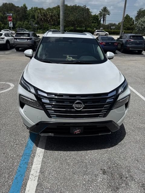 Used 2025 White Nissan Platinum image 4