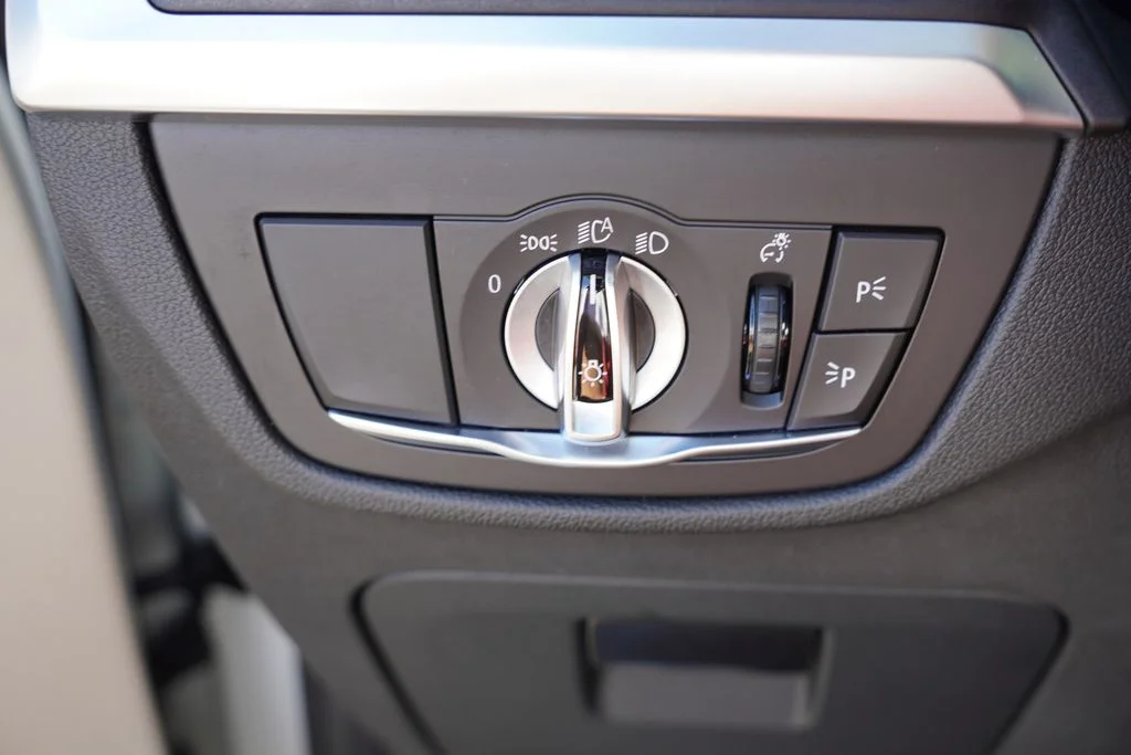 Used 2023 Alpine White BMW xDrive30i image 27