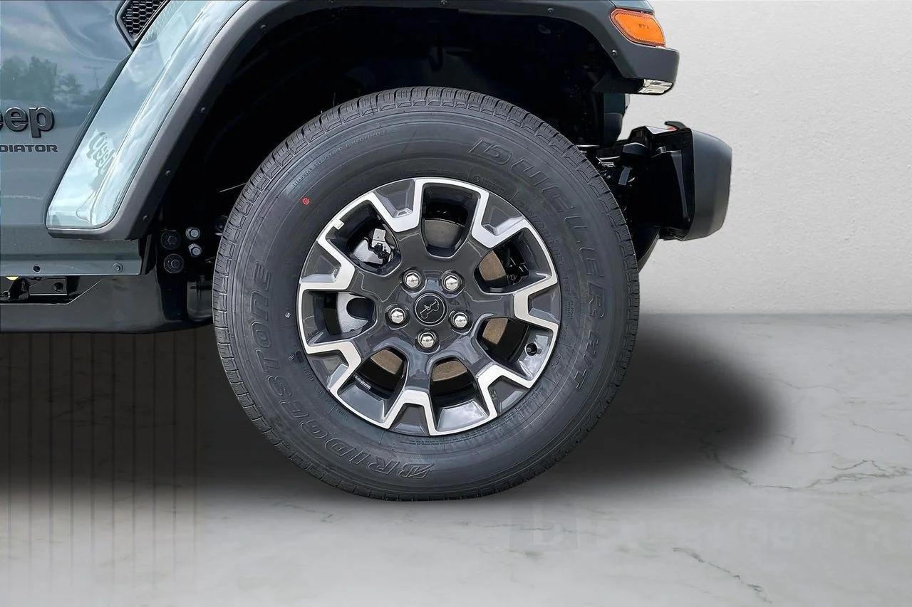 New 2026 Anvil Clear-Coat Exterior Paint Jeep Sahara image 31