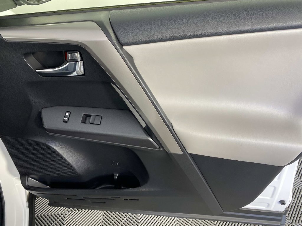 Used 2016 White Toyota XLE image 24