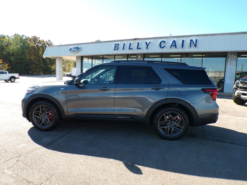 New 2026 Carbonized Gray Metallic Ford ST-Line image 4