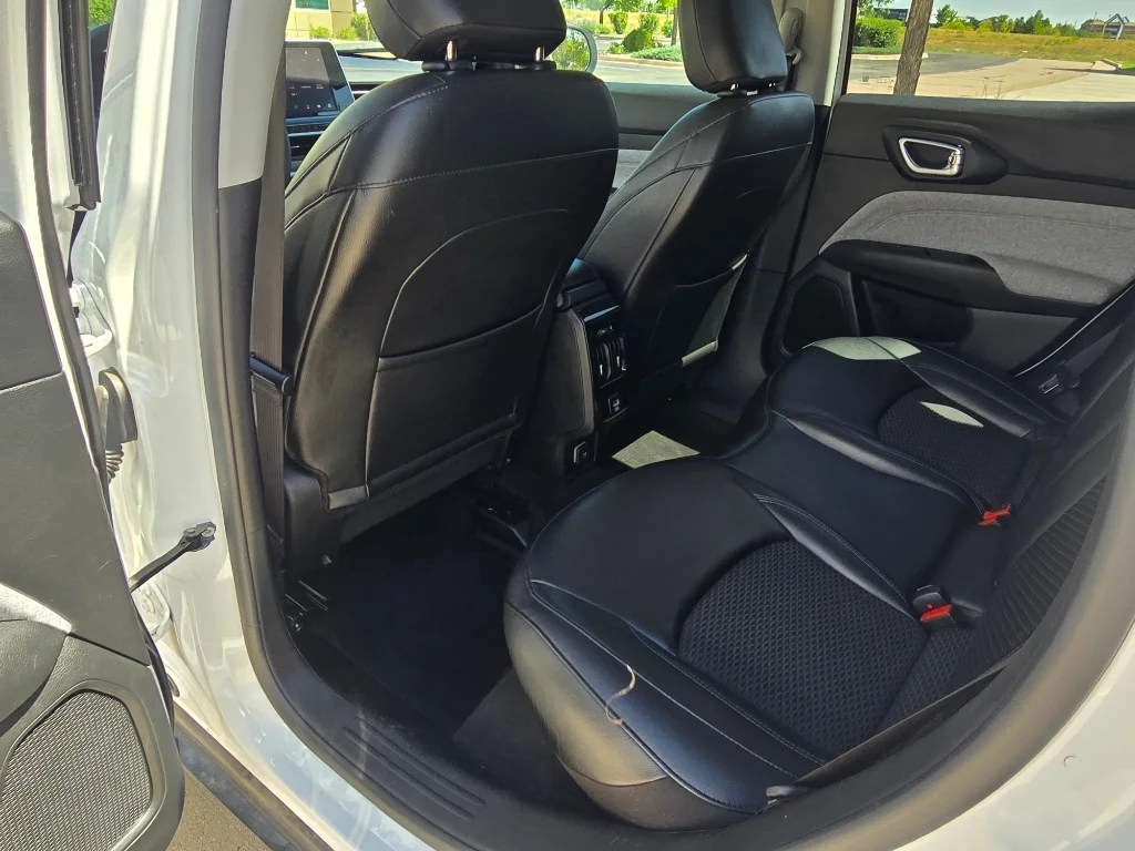 Used 2022 Bright White Clearcoat Jeep Latitude image 16