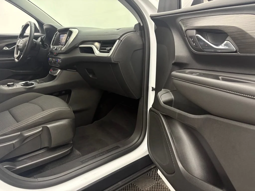 Used 2023 Summit White GMC SLE image 29