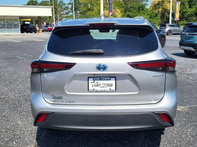 Used 2024 Silver Toyota XLE image 3