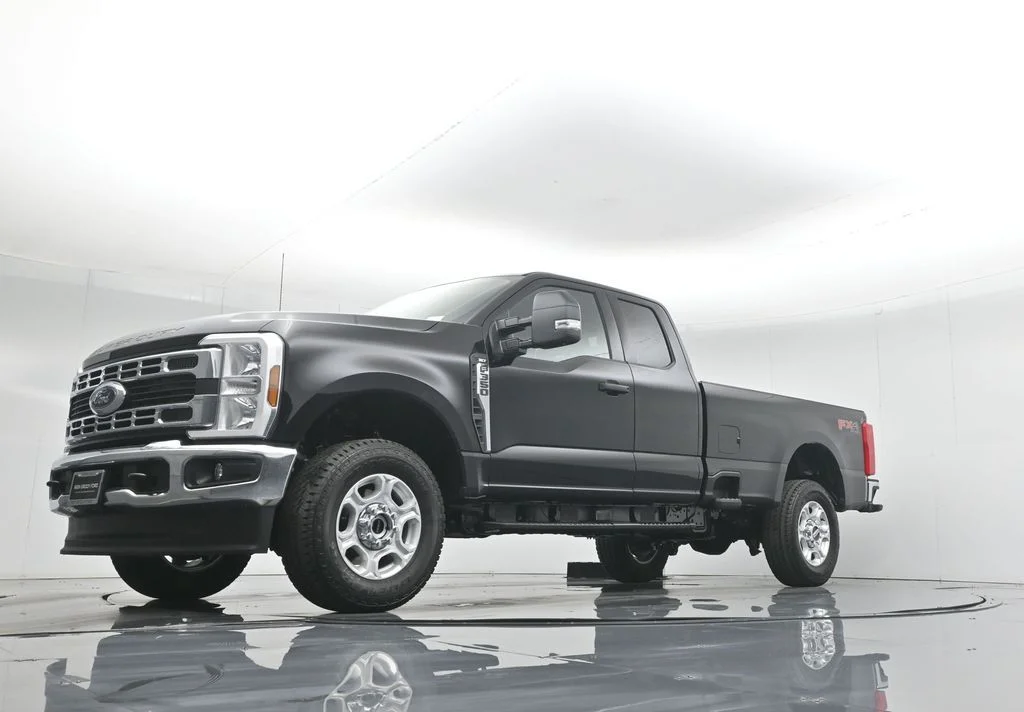New 2026 Agate Black Metallic Ford XLT image 43
