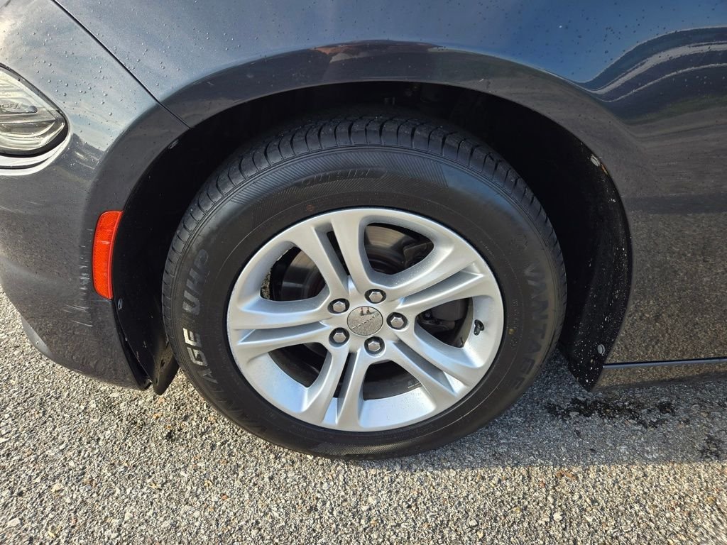Used 2016 Gray Dodge SE image 10