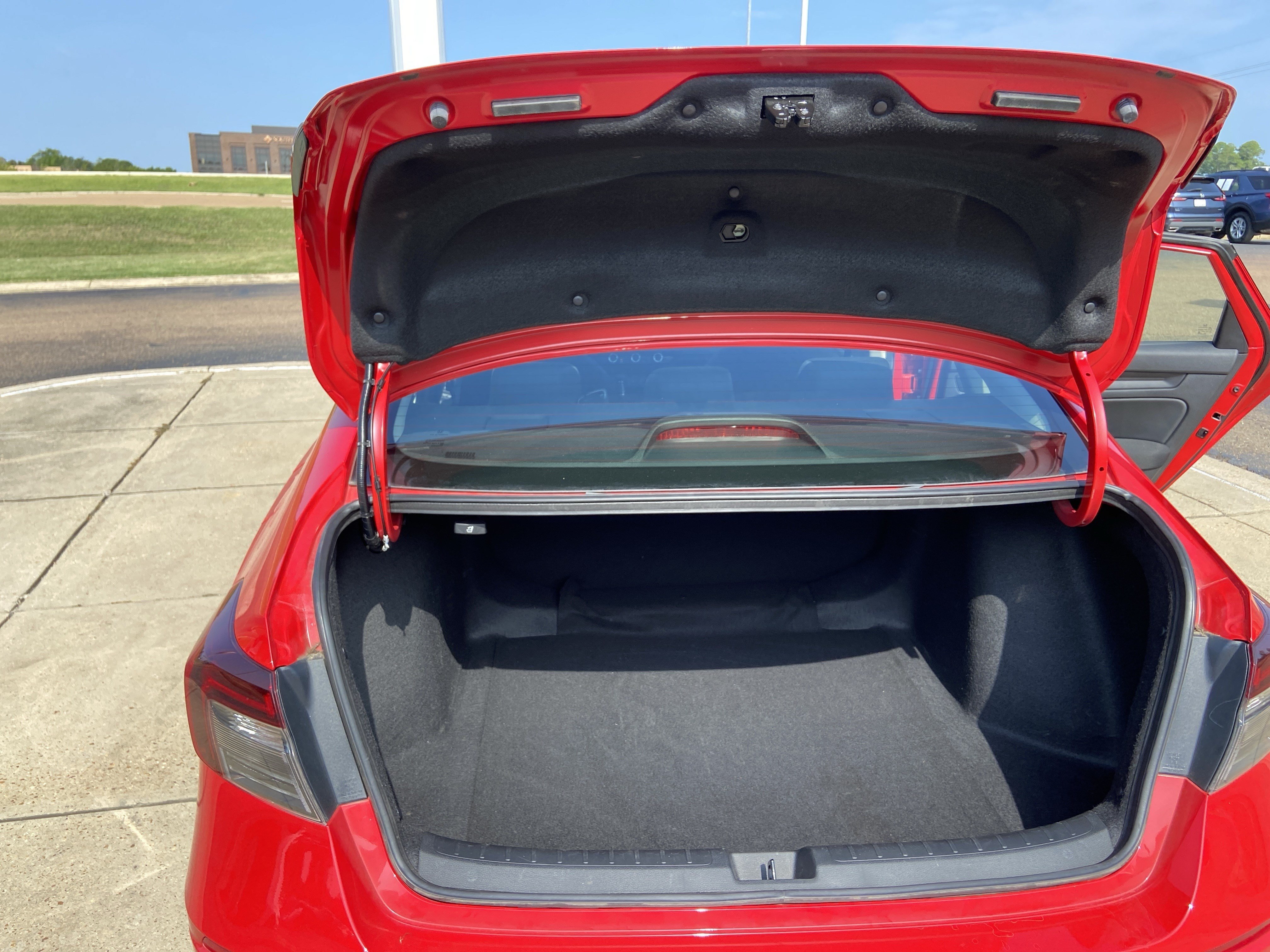 Used 2025 Rallye Red Honda LX image 26