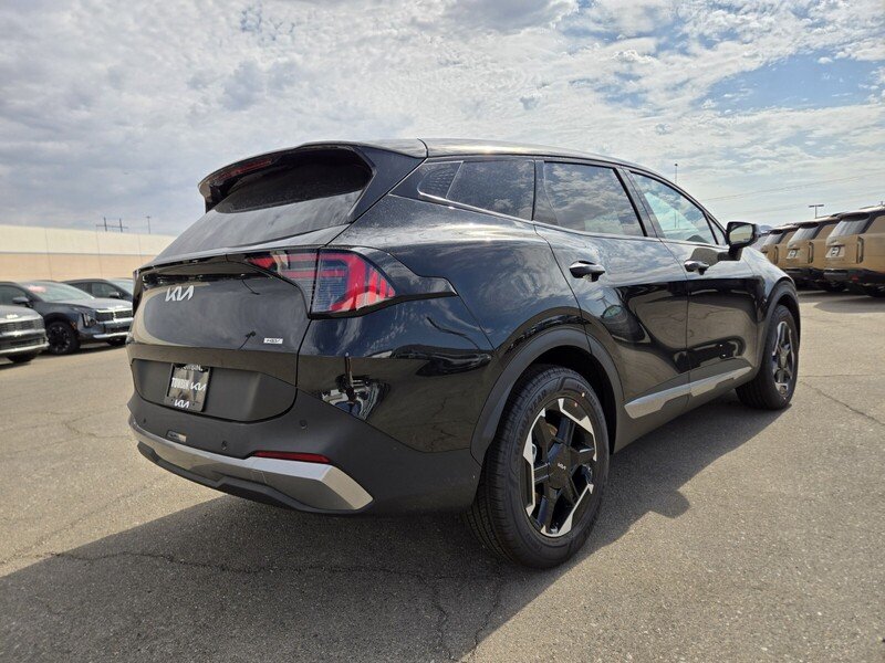 New 2027 Fusion Black Kia S image 3