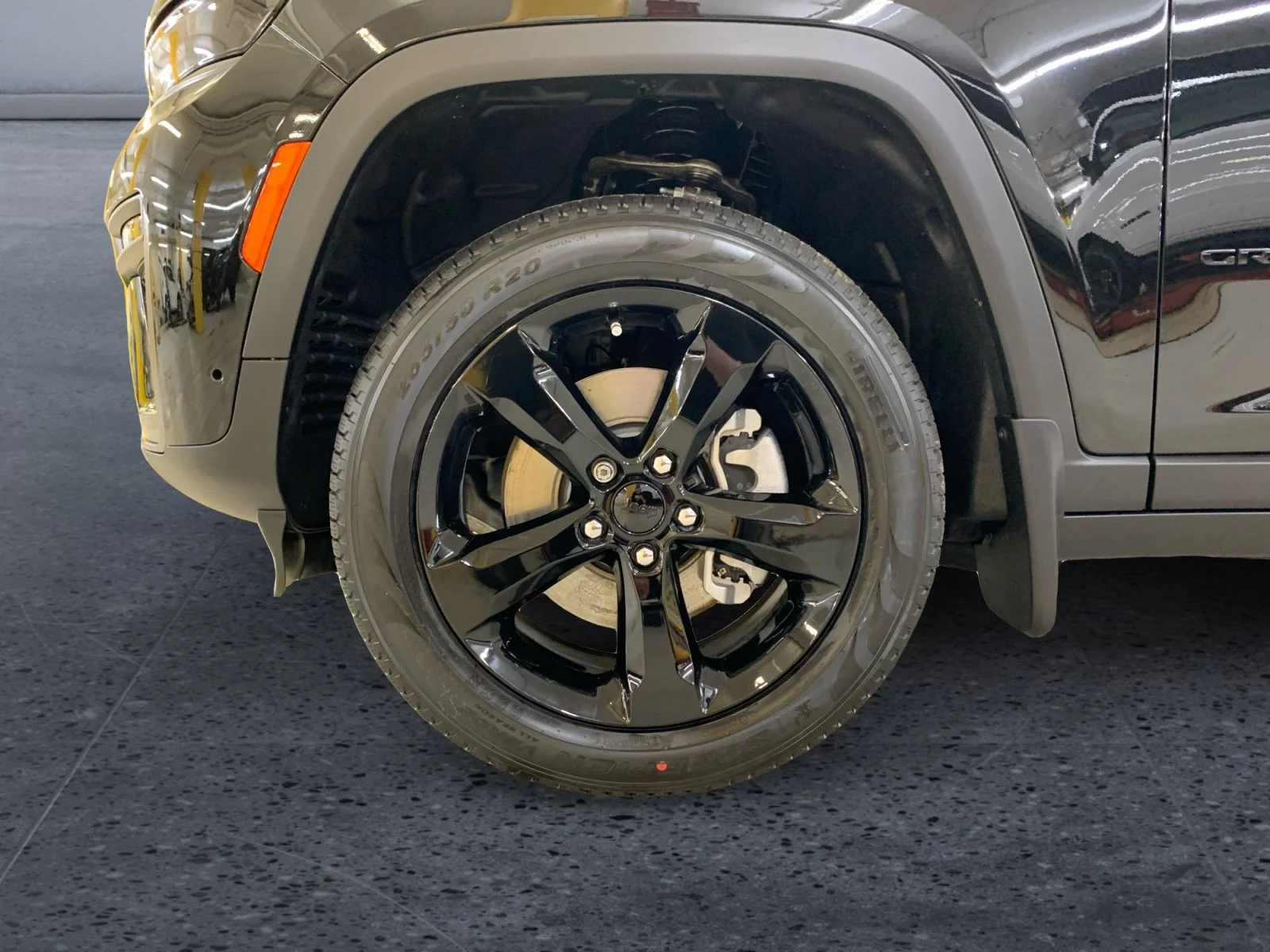 New 2026 Diamond Black Crystal Pearl Jeep Limited image 9