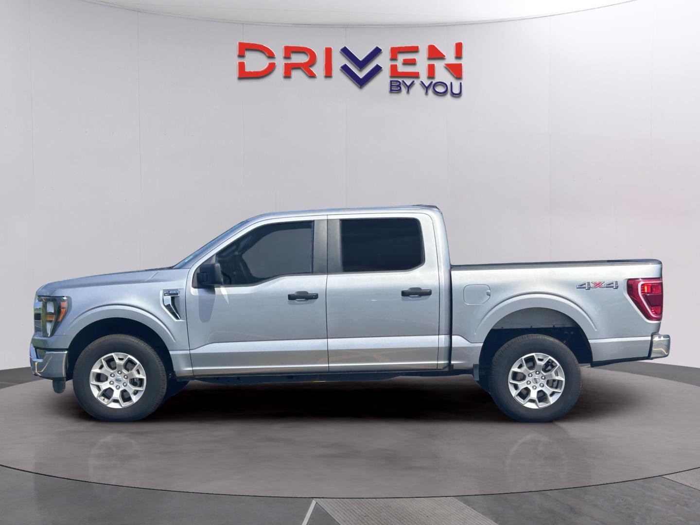 Used 2023 Iconic Silver Ford XLT image 2
