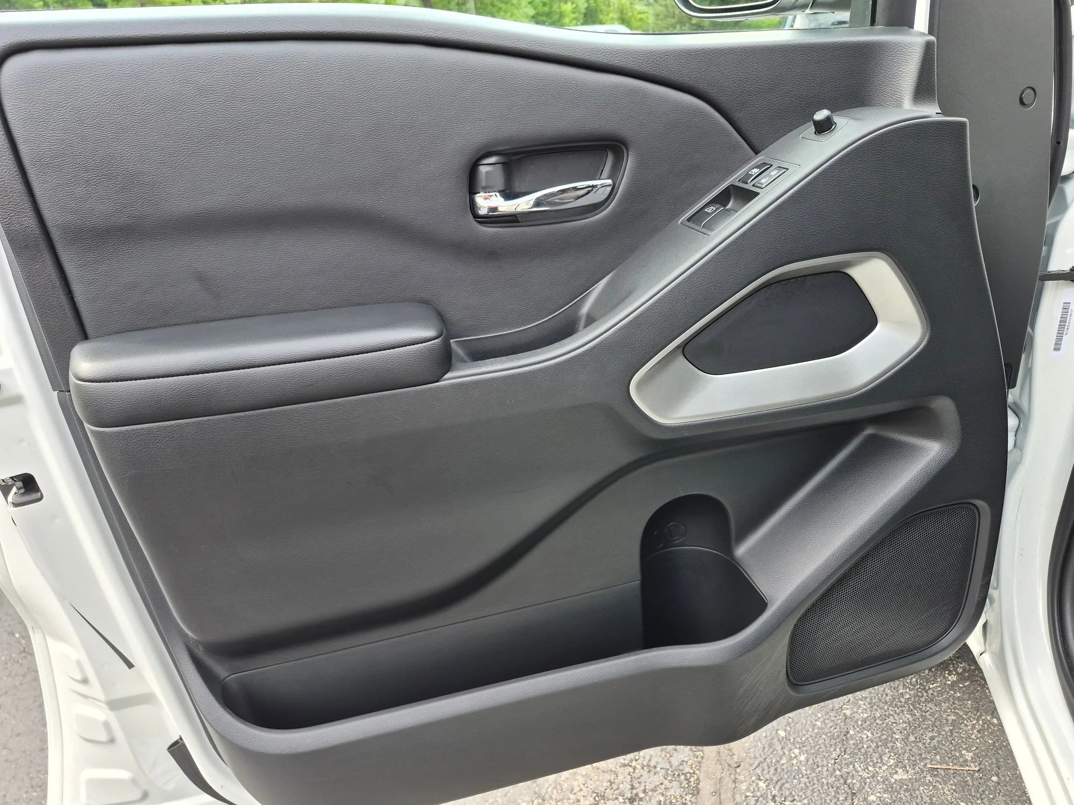 Used 2025 Glacier White Nissan SV image 12