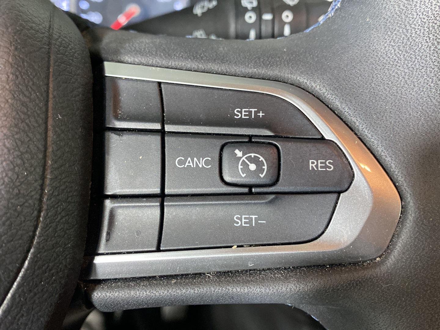 Used 2022 Bright White Clearcoat Jeep Latitude image 18