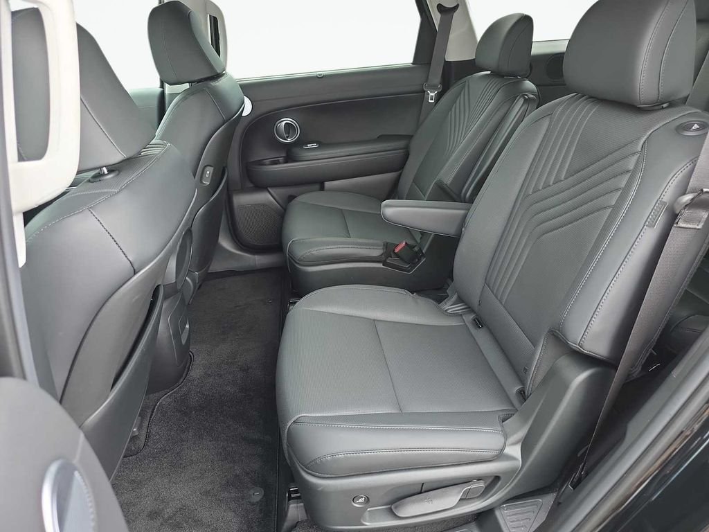 Used 2026 Black Hyundai SEL 7P image 29