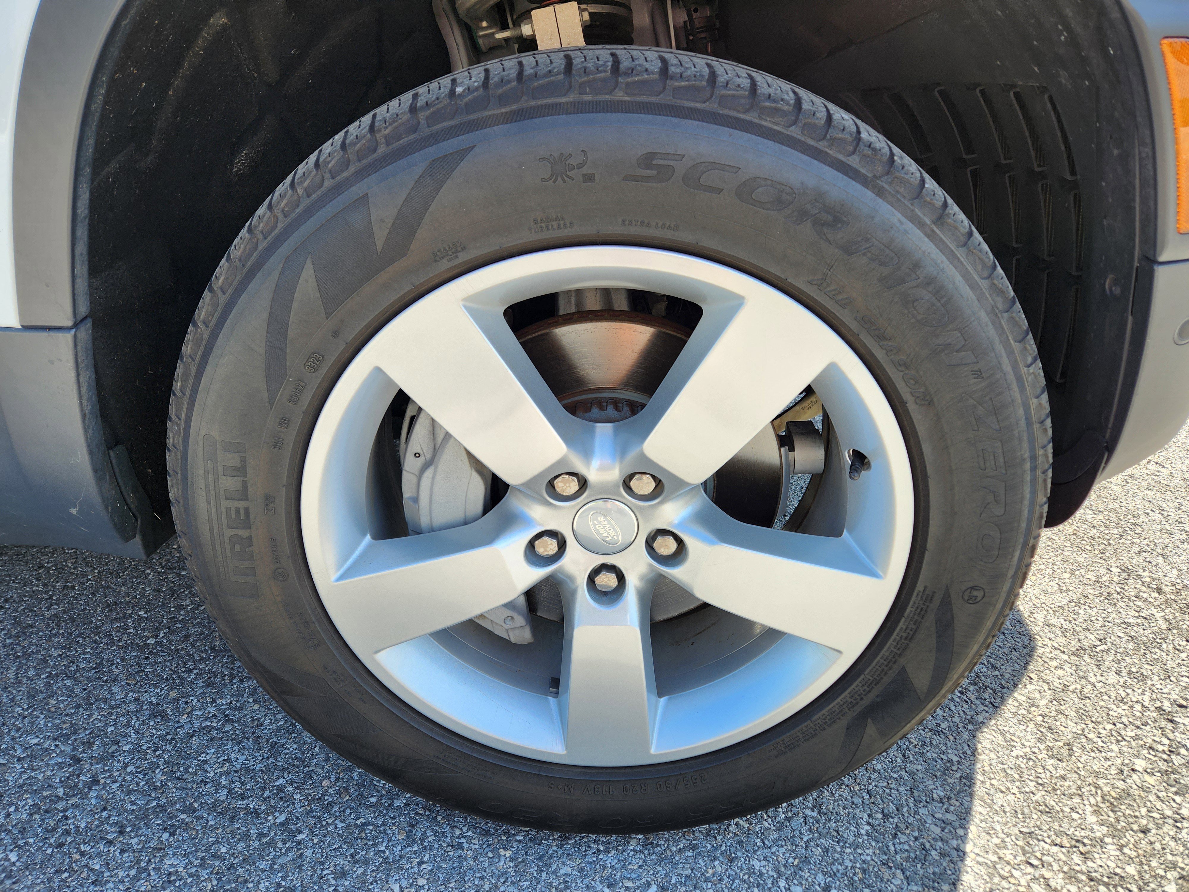 Certified Used 2024 Fuji White Land Rover S image 7